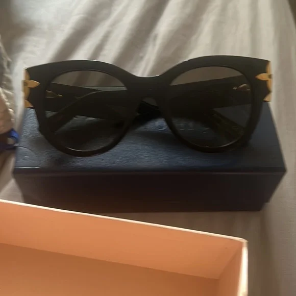 Louis Vuitton sunglasses purchased in September 2023  display picture 2